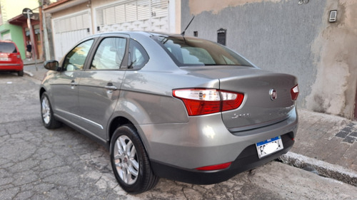 Fiat Grand Siena 1.6 16v Essence Flex Dualogic 4p