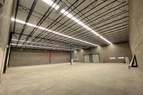 Bodega En Renta De 920 M2 En $82,800 En Calle Amada Armendáriz Casi Esquina En (tecnológico Y H...