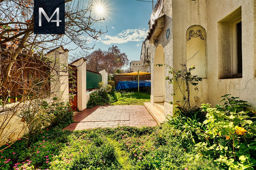 Casa En Venta De 4 Dorm. En Ñuñoa