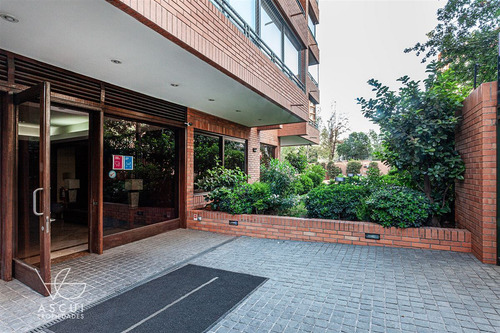 Amplio Departamento En Venta De 3 Dorm. En Las Condes