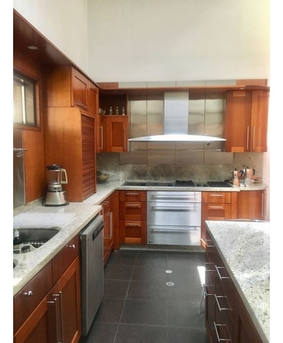En Venta Casa 680m2 6h/6b/11p Cerro Verde 6194