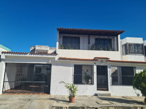 Imagen 3 de 19 de Quinta Tipo Townhouse En Trigal Norte, Valencia. Negociable