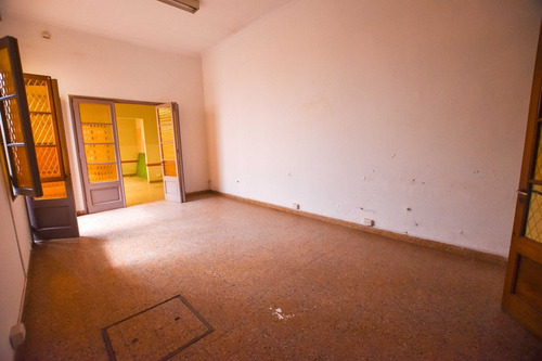 Venta - Casa De Estilo Ideal Instituciones. 400 M2