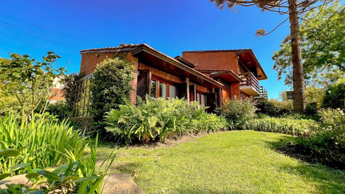 Chalet De 6 Ambientes En El Exclusivo Barrio De Los Troncos, Mar Del Plata