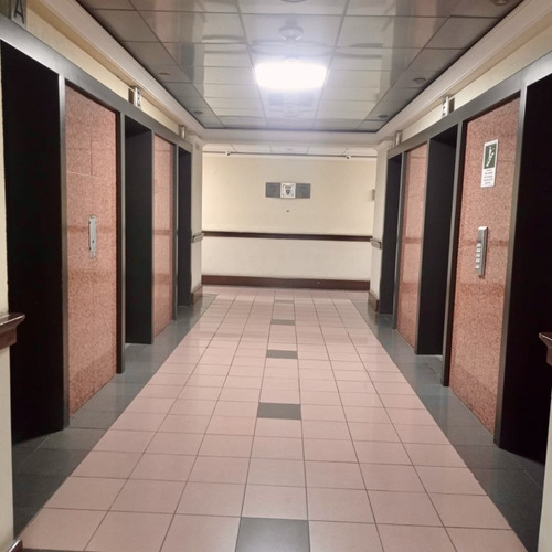 En Un Gran Edificio De Oficinas