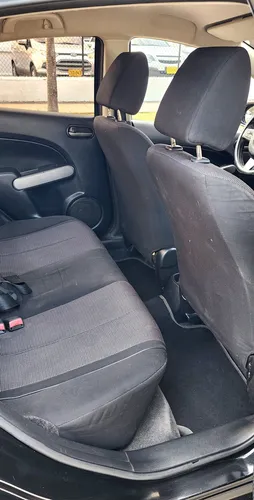 Mazda 2 Sedán 1.5 Aut. 2011