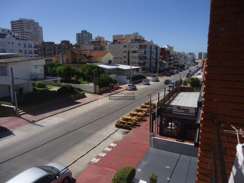 Apartamento En Peninsula Muy Bien Ubicado Cerca Playa Emir- Ref: 5224