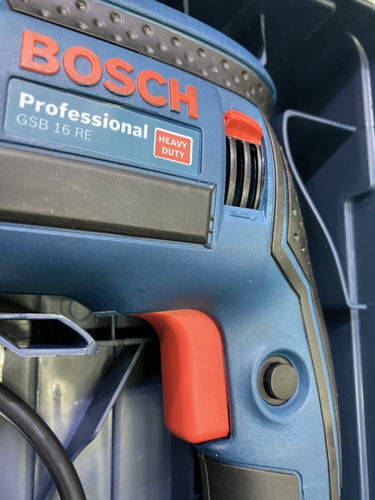 Taladro percutor atornillador eléctrico de 13mm Bosch GSB 16 RE 750W + accesorio con maletín de transporte 220V