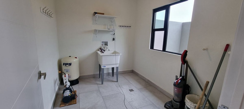 Casa En Venta, Ubicada En Colonial, Tijuana