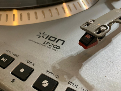 Toca Discos Vinil E Cd Ion Lp2 No Estado E Usado Cinza (Usado)
