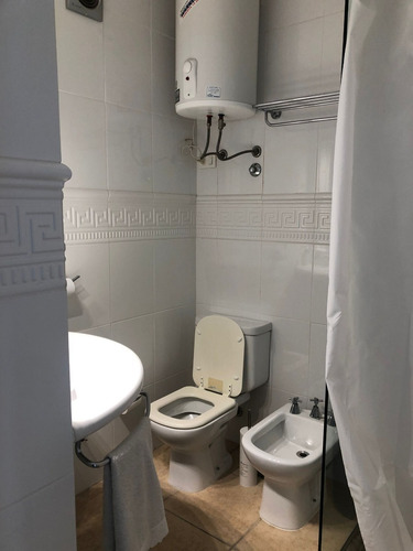 Imagen 5 de 29 de Apartamento En Parada 10 Playa Mansa Frente Al Mar, Super Equipado, Y Las Mejores Comodidades.