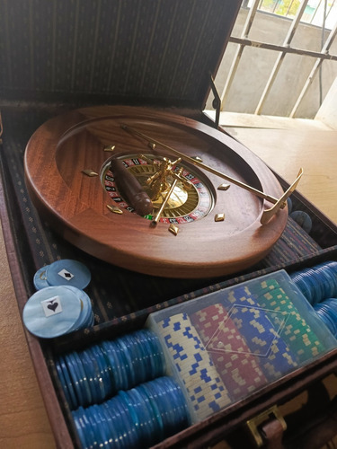 Juego De Ruleta Profesional Con Fichas En Madera . 