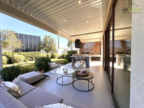 Casa En Venta De 3 Dorm. En Colina