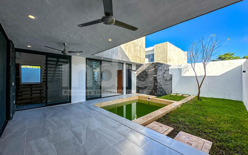 Casa En Venta En Mérida En Privada Soluna, Temozón Norte