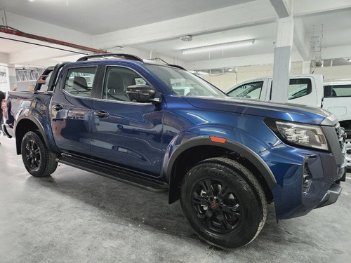 Nissan Frontier PRO4X 4x4 AT