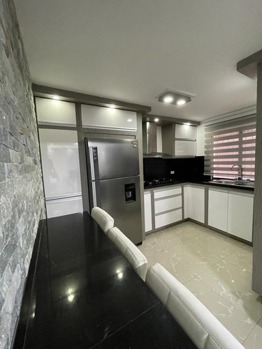 Imagen 3 de 9 de Casa Remodelada En La Mantuana // 04146878567