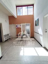 Comprar Acogedoras Oficinas En La Av. Fuerzas Aéreas