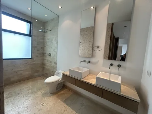 Apartamento En Arriendo Ubicado En El Poblado Sector Los Balsos (26986).