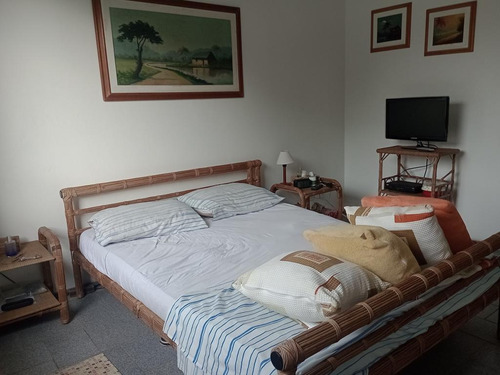 Alto Padrão Sobradão 5 Suites, 4 Varandas, Frente Ao Mar, Vista Direta, Condominio Fechado