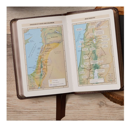 Imagen 9 de 9 de Biblia En Inglés New King James Deluxe Tamaño Compacto Negro