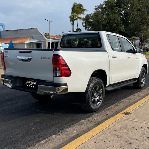 Imagen 4 de 10 de Toyota Hilux 2.8