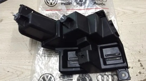 Imagen 1 de 3 de Soporte (perfil Guía) Paragolpe Tras Der Vw Suran 15 - Orig