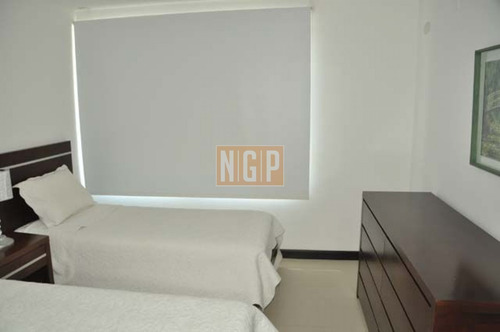 Apartamento En Mansa, 2 Dormitorios - Ref: 2965