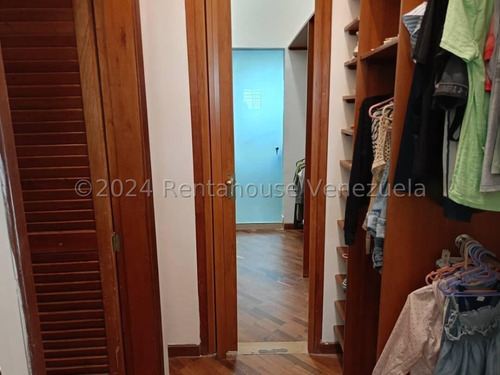 Townhouse En Alquiler, Urb. Lomas De La Trinidad