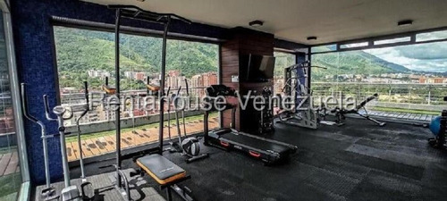 Bello Apartamento, En Exclusiva Residencia, Con Las Mejores Áreas Sociales. 25-22440