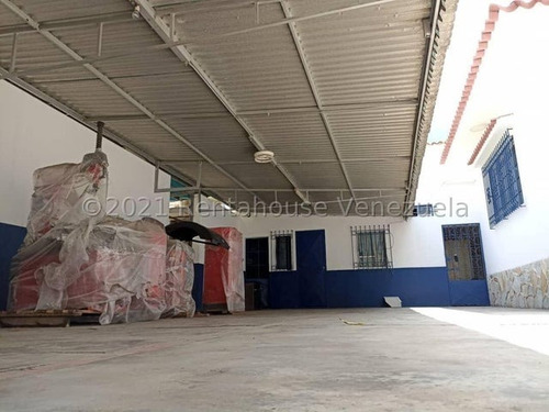 Imagen 25 de 27 de Casa Comercial Y Residencial En Catia La Mar A Pie De Calle Con Local Comercial 22-8083
