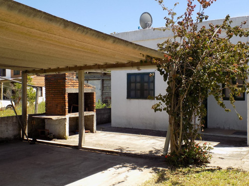 Imagen 1 de 12 de Casa Muy Funcional ,a 1 Y Media De Playa, Centro Y Servicios