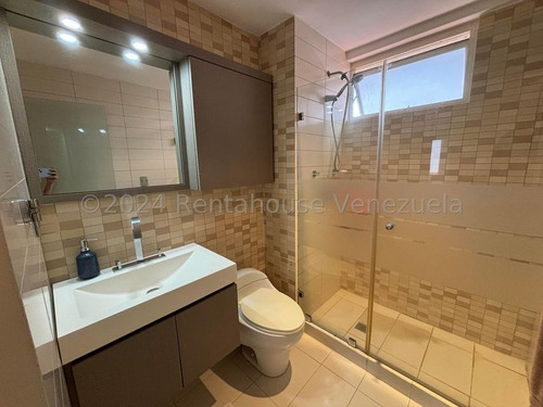 Se Pfrece En Venta Bello E Impecable Apartamento Remodelado Ubicado En Lomas Del Sol