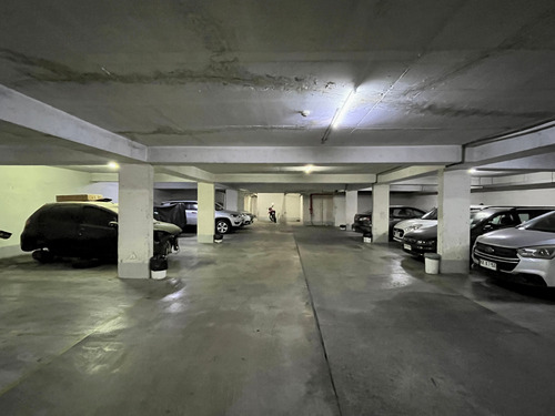 Arriendo Estacionamiento - San Diego & Pedro Lagos