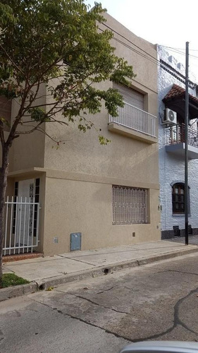 Imagen 8 de 11 de Venta De Casa En Muy Buen Estado En El Barrio De Flores