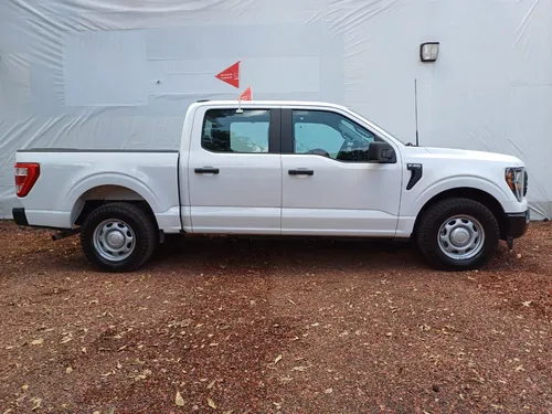 Ford F-150 3.3 XL Doble Cabina V6 4x2 At
