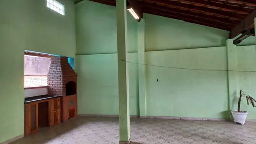 Casa Grande E Espaçosa Com Terraço E Churrasqueira Com Ótima Localização