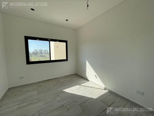 Casa En Venta En Barrio Santa Elisa - Pilar Del Este