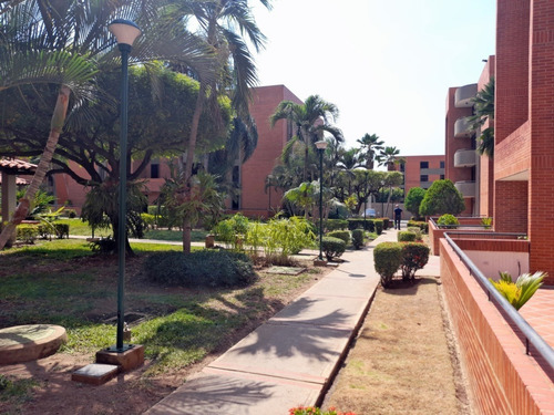 Imagen 2 de 18 de Alquiler De Apartamento En El C.r Guaica Mar I En Lechería Edo. Anzoátegui.