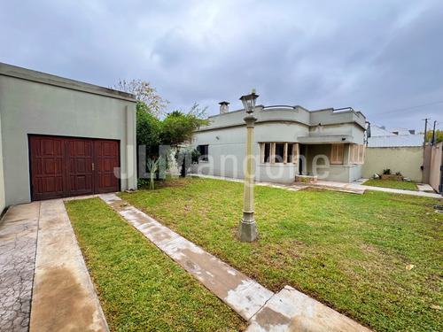 Chalet 7 Amb Con Cocheras, Parques Y Piscina