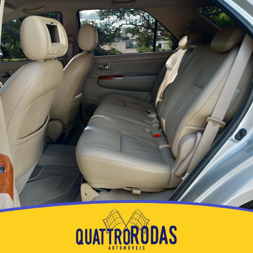 Toyota Sw4 - 2010/2011 3.0 Srv 4x4 7 Lugares 16v Tdi Aut.