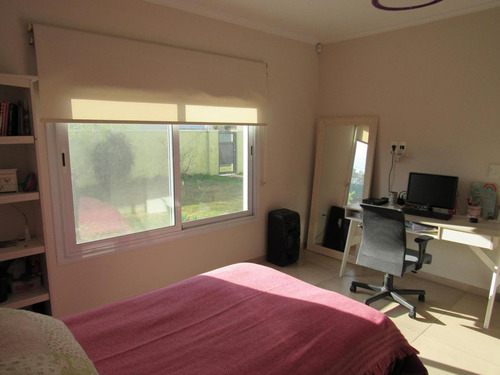 Casa En Venta - 3 Dormitorios 3 Baños - Cochera - 1.600mts2 - Chivilcoy