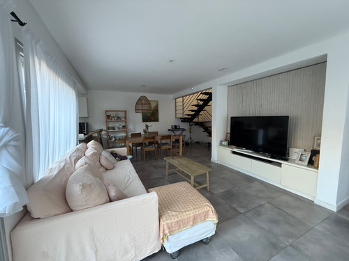 Venta Duplex Tipo Casa Complejo Cerrado Banfield Pileta