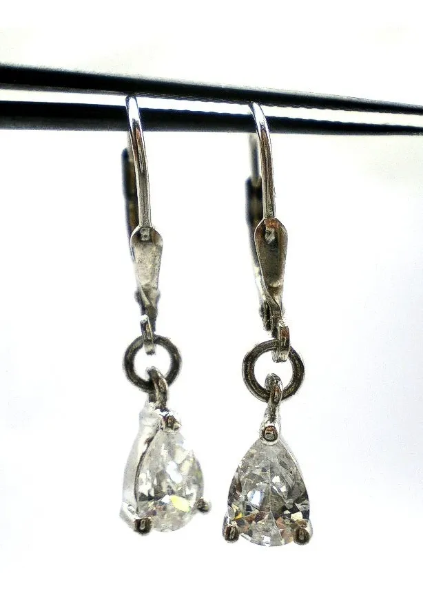 Par De Aros Colgantes Con Zafiros Blancos Talla Gota