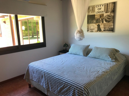 Casa, 4 Dormitorios Y Piscina