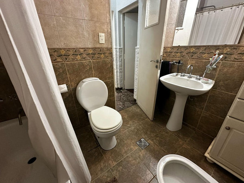 Casa En Venta En Ciudad Jardin Con Patio Cochera