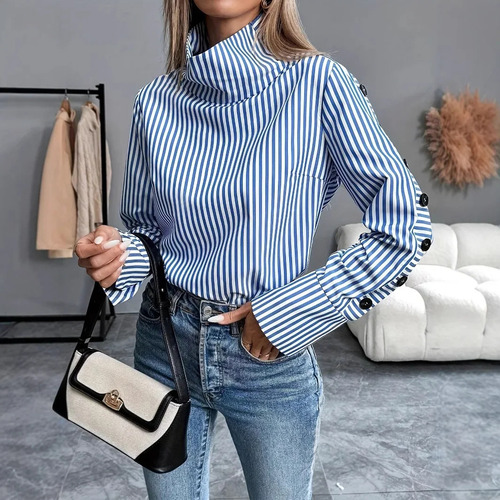 Top De Mujer Tejido Con Botones Y Cuello Alto A Rayas