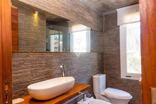 Venta De Casa 5 Dormitorios En Pinar Del Faro José Ignacio Con Gran Jardin Parquizado (pfi7)