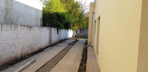 Casa De 4 Ambientes Con Piscina En Venta