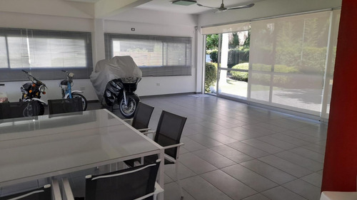 Casa En Venta - 5 Dormitorios 4 Baños - Hudson