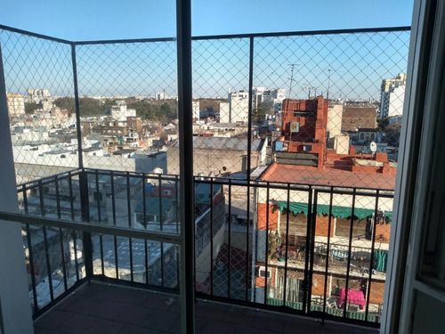 Muy Buen Departamento De Dos Ambientes, Al Frente Con Balcon